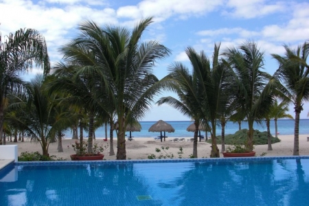 1027441557-main-pool